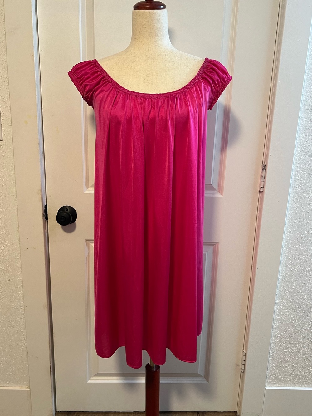 VNTG 70sOlga Hot Pink Babydoll Style Short Nightgown Coquette Sabrina Carpenter